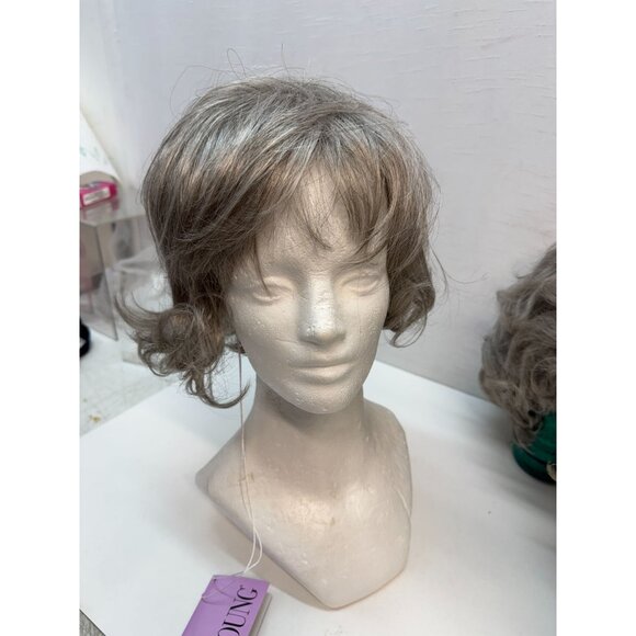 Ladies full Wigs Paula Young and more - Picture 13 of 13